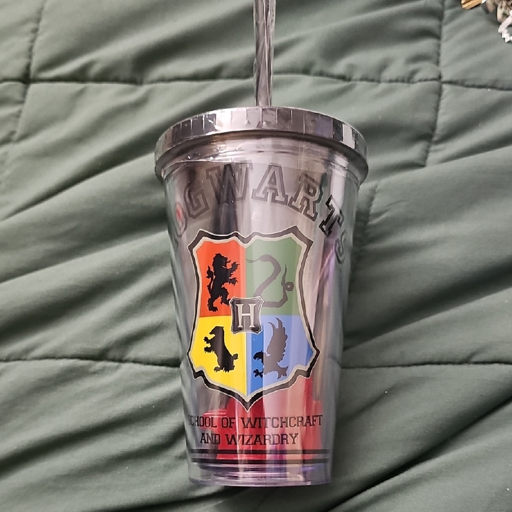 Hogwarts Crest Tumbler with Straw And Reusable Ice Cubes